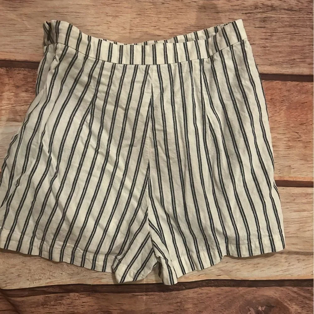 Altar’d State women’s navy/white pin striped skirt size medium